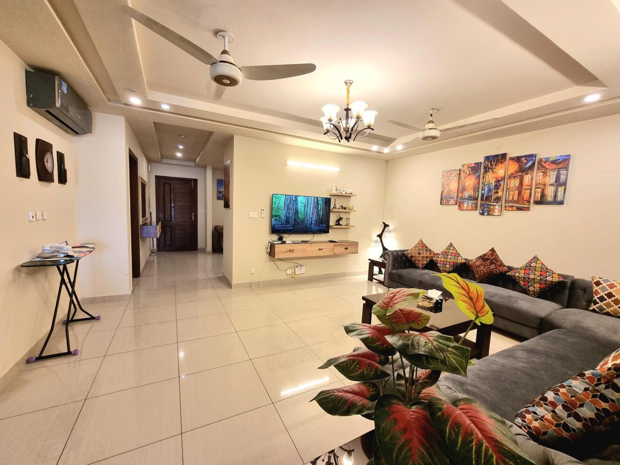 Luxurious Landing Apartments & Suites Bahria Town Rawalpindi Habitación foto