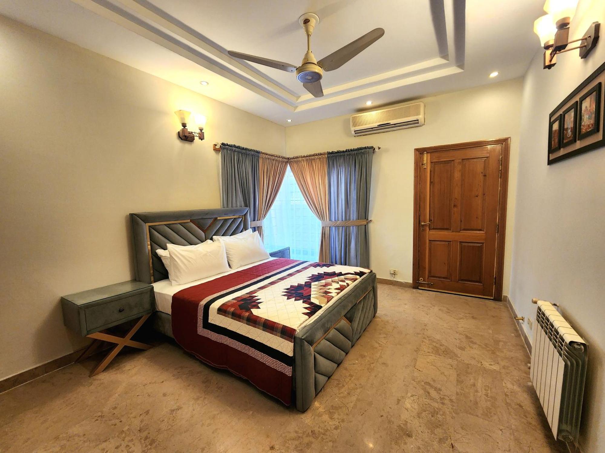 Luxurious Landing Apartments & Suites Bahria Town Rawalpindi Habitación foto